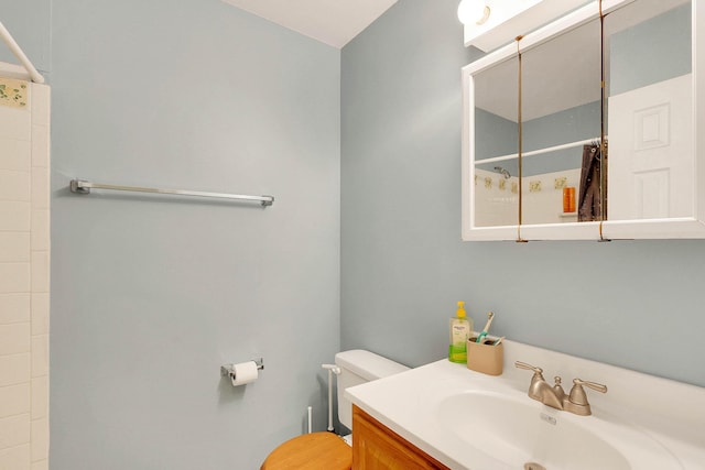 113 SW Starfish Ave, Port Saint Lucie, FL 34984 - full bathroom featuring a shower with curtain, toilet, and vanity