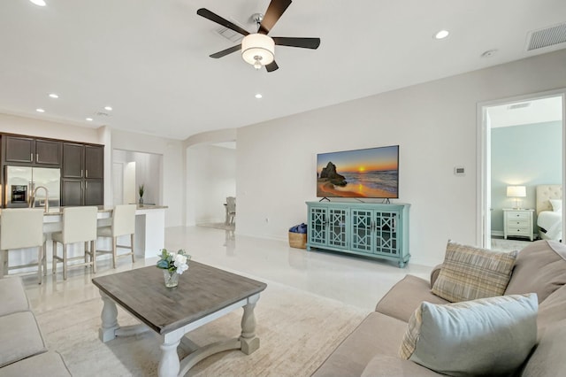 living room with ceiling fan, baseboards, visible vents, and recessed lighting