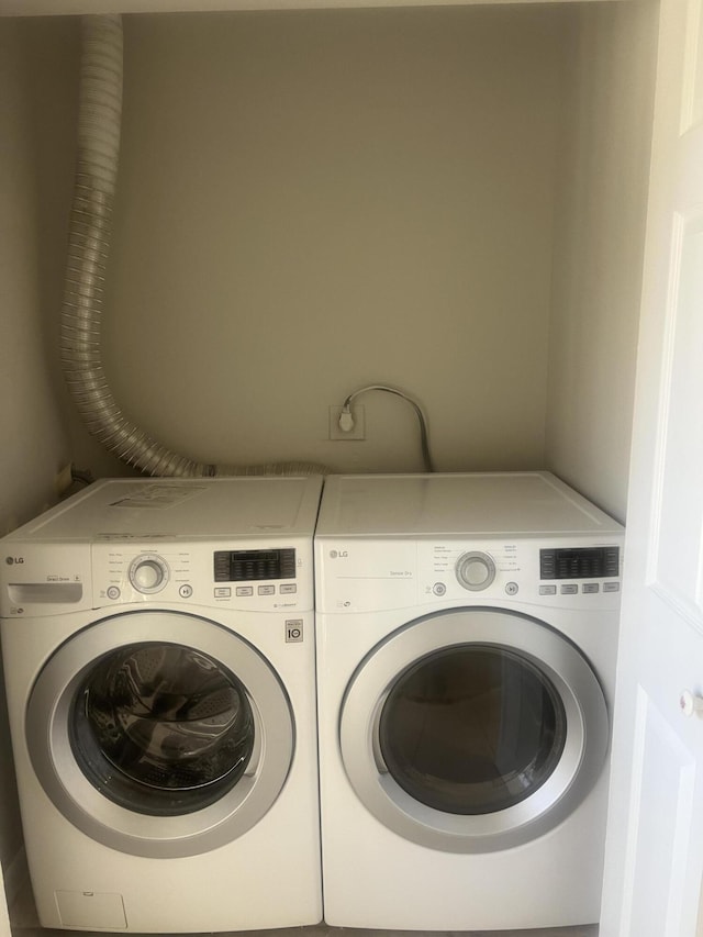 laundry room with laundry area and washer and clothes dryer