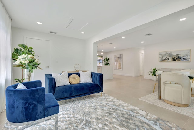 living area with baseboards, visible vents, and recessed lighting