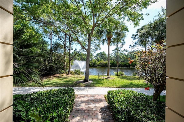 view of yard featuring a water view