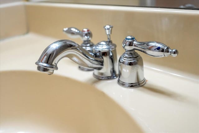 room details featuring a sink