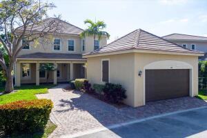 view of front facade with driveway, an attached garage, and stucco siding