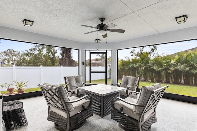 sunroom with ceiling fan