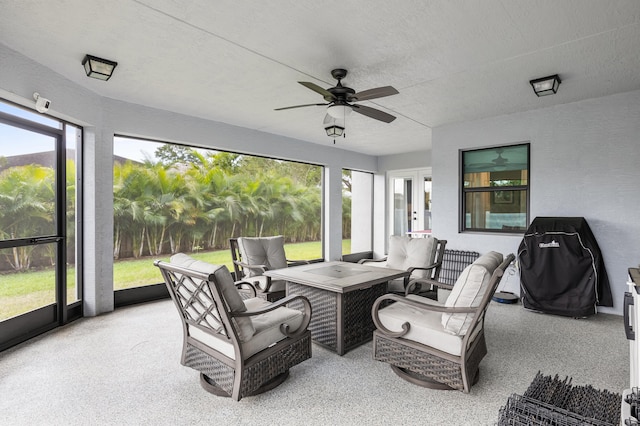 sunroom with ceiling fan