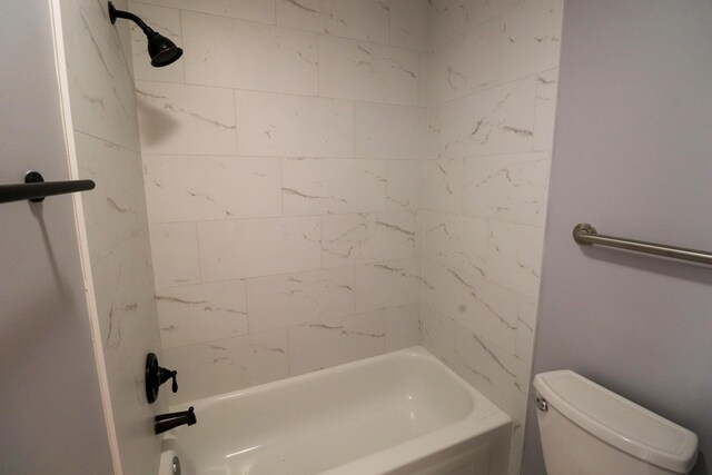 full bathroom featuring toilet and shower / bath combination