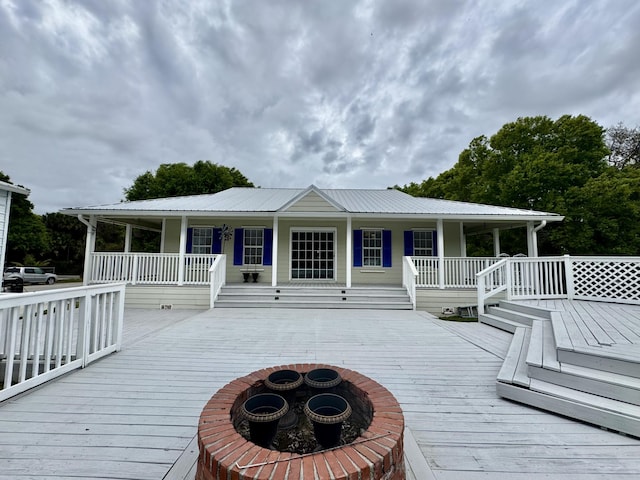 2532 NW 33rd Ave, Okeechobee, FL 34972 - deck with a fire pit and covered porch