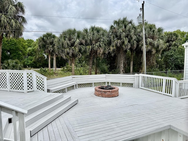 2532 NW 33rd Ave, Okeechobee, FL 34972 - deck with an outdoor fire pit