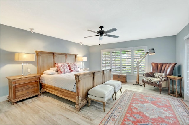 bedroom featuring light wood-style floors, baseboards, and a ceiling fan