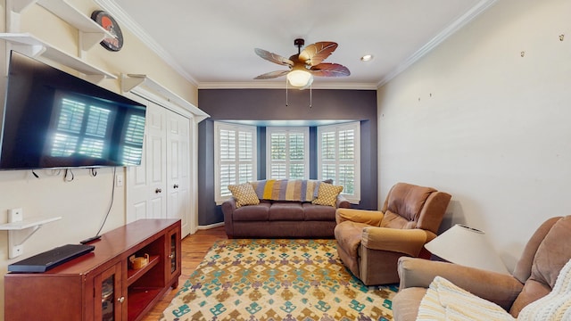 living room with ornamental molding, a ceiling fan, recessed lighting, and wood finished floors