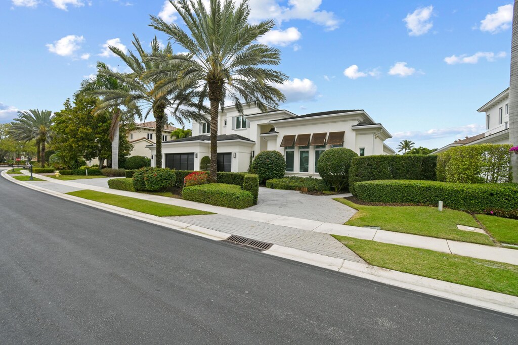 view of front facade featuring a garage, driveway, and stucco siding