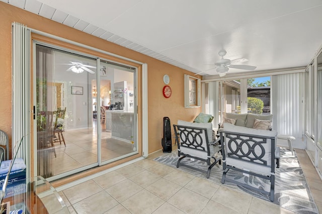 sunroom featuring a ceiling fan