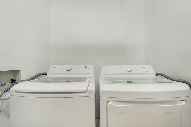 washroom featuring laundry area and washer and clothes dryer