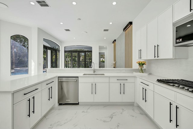 kitchen featuring stainless steel appliances, visible vents, light countertops, and a sink