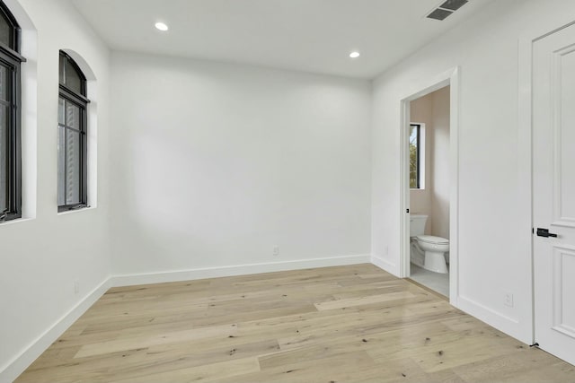 unfurnished room featuring light wood-style flooring, visible vents, baseboards, and recessed lighting