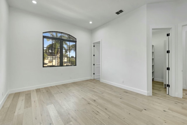 unfurnished room with light wood finished floors, visible vents, and recessed lighting