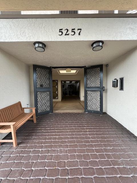 entrance to property with stucco siding