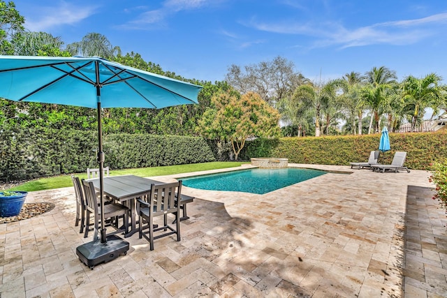 view of swimming pool featuring outdoor dining area, a patio area, a fenced in pool, and a hot tub