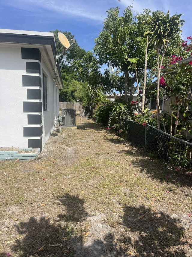 410 S D St, Lake Worth Beach, FL 33460 - view of yard with fence