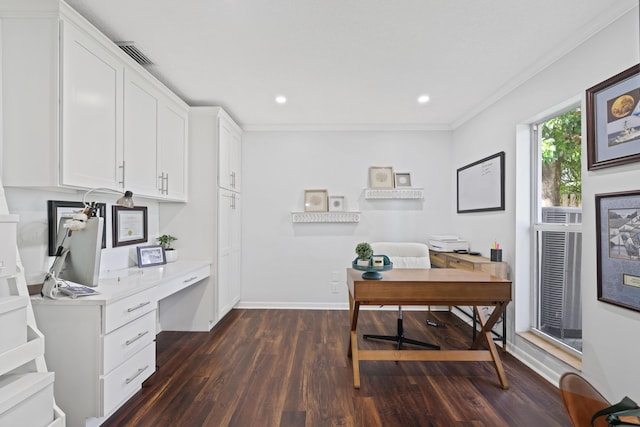 office space featuring dark wood-style floors, built in desk, recessed lighting, ornamental molding, and baseboards