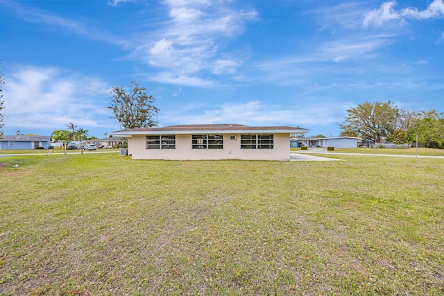 view of front of home featuring a front lawn and stucco siding