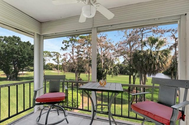 sunroom featuring a ceiling fan