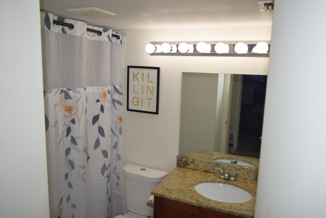 full bathroom with curtained shower, visible vents, vanity, and toilet