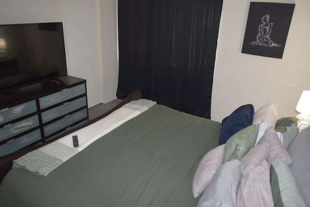 bedroom featuring carpet floors