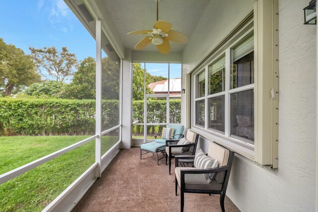 sunroom with ceiling fan