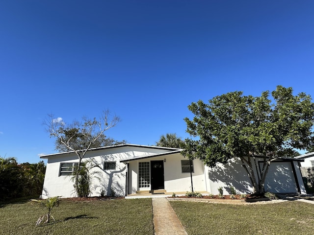 view of front facade featuring a front yard and stucco siding