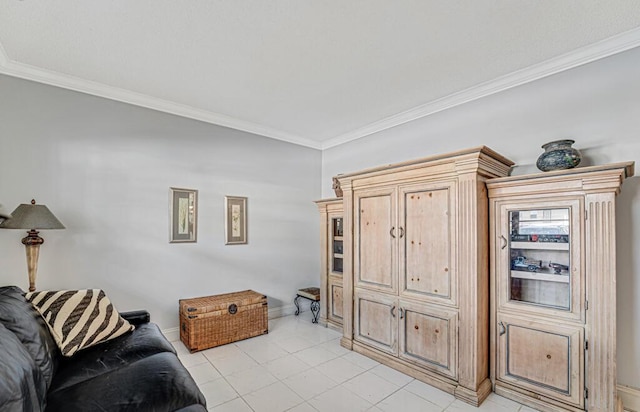 living area featuring baseboards and crown molding