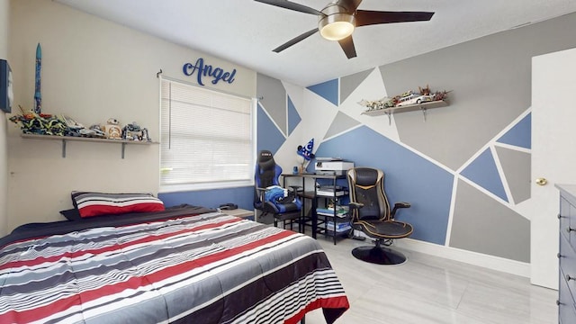 bedroom with ceiling fan and baseboards