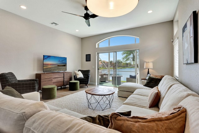 living area with a ceiling fan, visible vents, wood finished floors, and recessed lighting