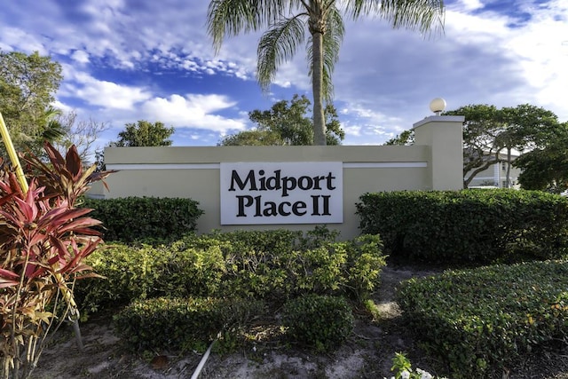 view of community / neighborhood sign