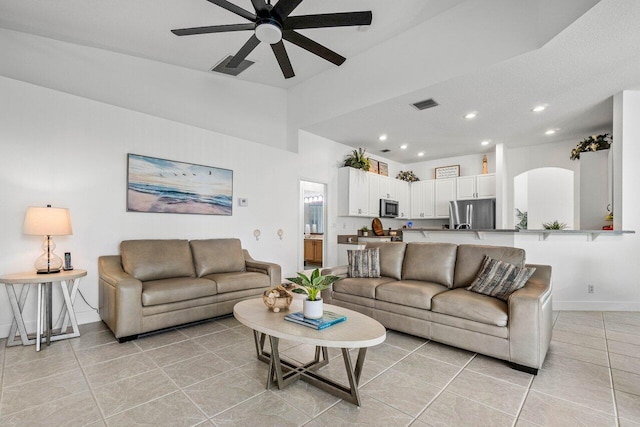 living area with recessed lighting, visible vents, light tile patterned flooring, ceiling fan, and baseboards