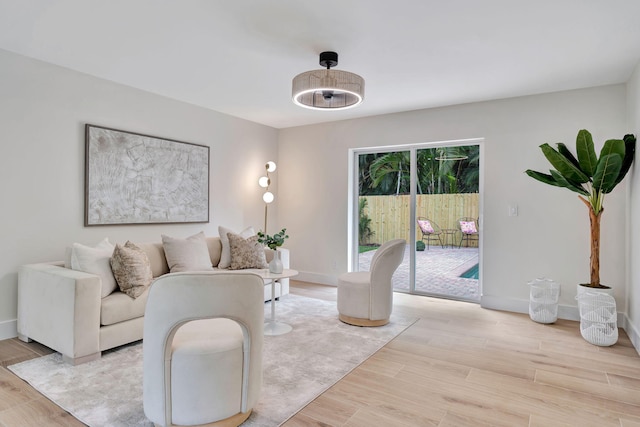 living room featuring light wood-style flooring and baseboards