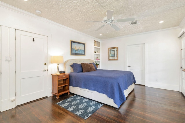 bedroom with ceiling fan, visible vents, baseboards, ornamental molding, and dark wood-style floors