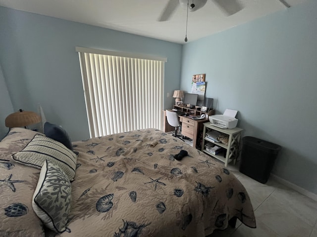 bedroom with ceiling fan and baseboards