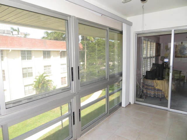 5580 Tamberlane Cir Unit 334, Palm Beach Gardens, FL 33418 - sunroom / solarium with tile patterned flooring