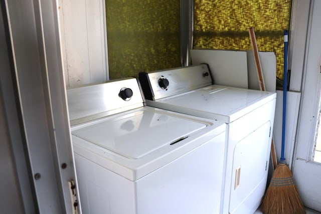laundry room featuring laundry area, independent washer and dryer, and a wealth of natural light