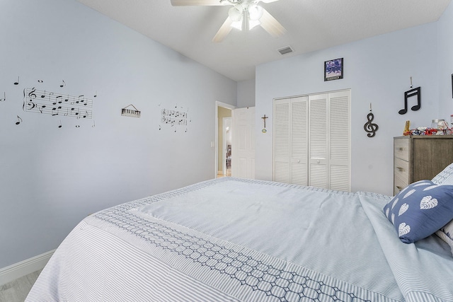 bedroom with a closet, visible vents, ceiling fan, and baseboards