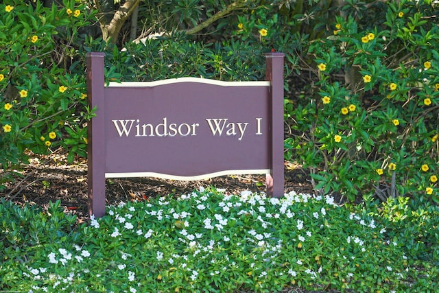 view of community / neighborhood sign