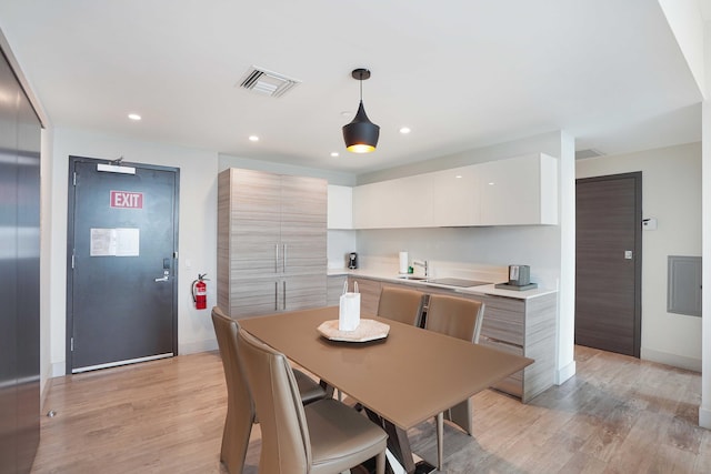 dining area with light wood-style floors, recessed lighting, visible vents, and baseboards