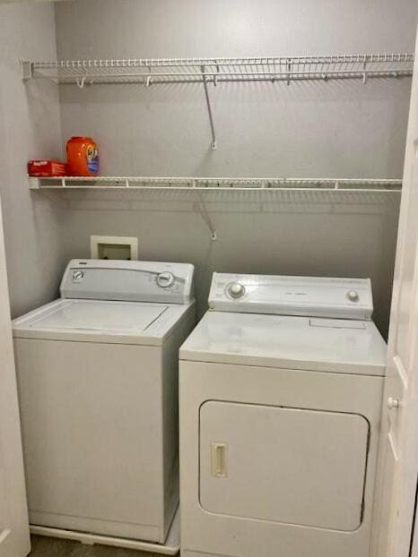 laundry area with laundry area and washing machine and clothes dryer