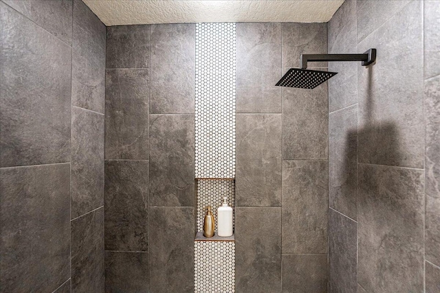 room details featuring tiled shower