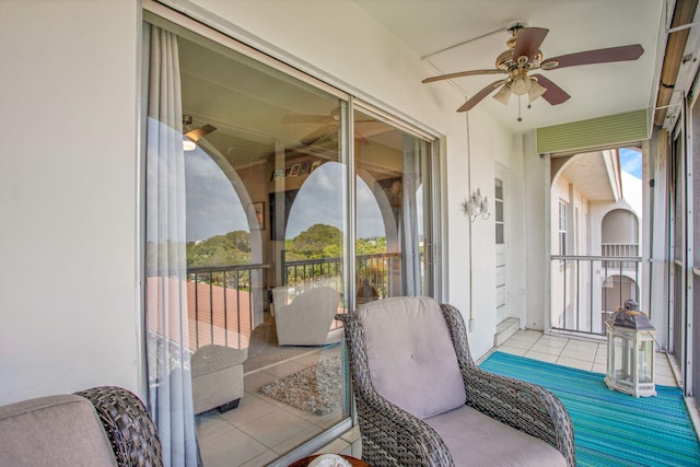 sunroom featuring a ceiling fan