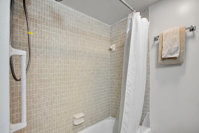 full bath with shower / bath combo with shower curtain