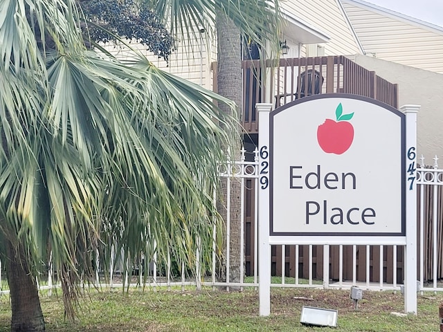 view of community / neighborhood sign