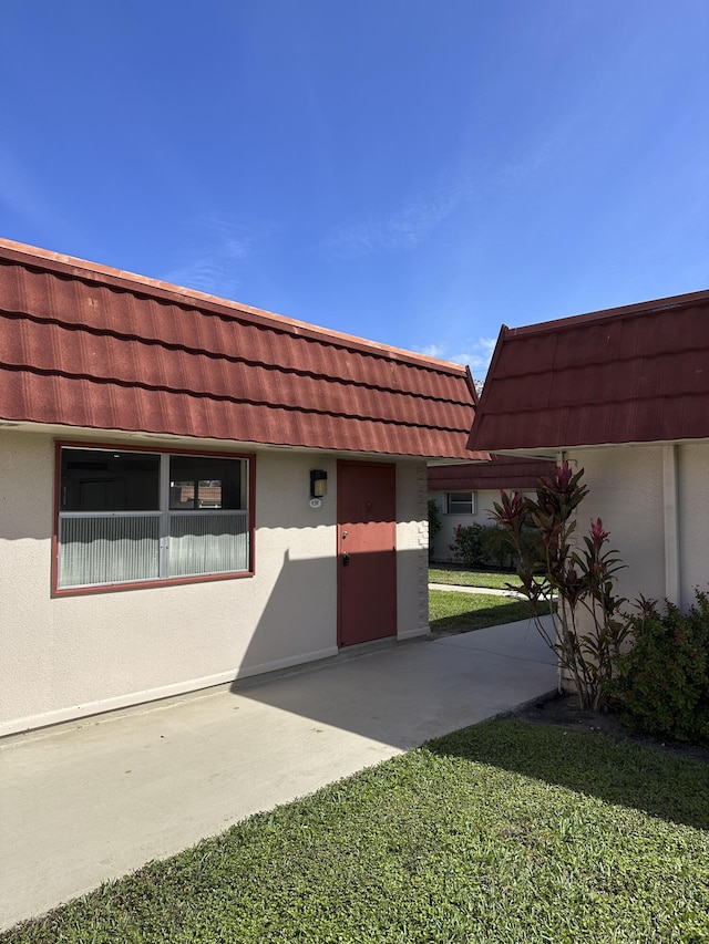 view of front of property with a tiled roof and stucco siding