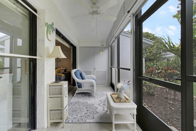 sunroom / solarium with a ceiling fan